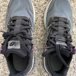 New Balance Nitrel V4 Trail Running Shoes Womens Size 8.5 silver Gray Sneakers